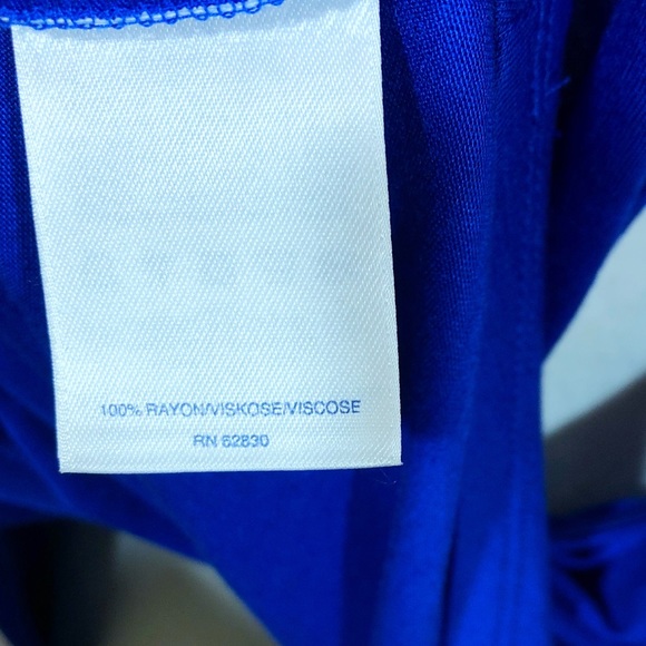 Lands’ End 2X Sleeveless Top V-Neck Royal Blue - Picture 6 of 8